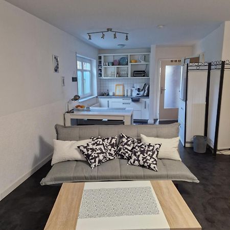 Souterrain-Wohnung Mit Kostenlosem Stellplatz Leipzig Bagian luar foto