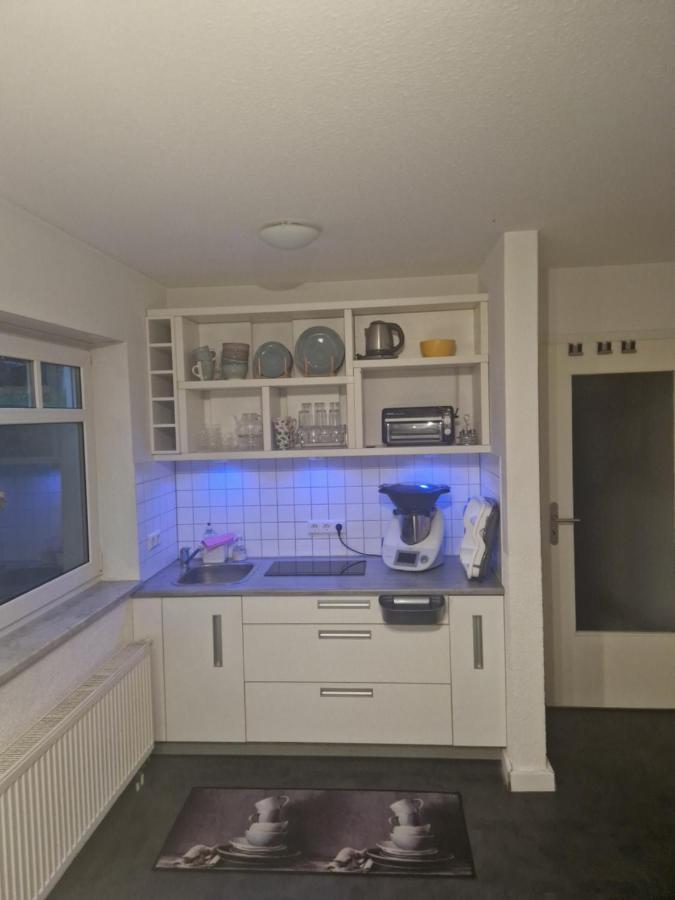 Souterrain-Wohnung Mit Kostenlosem Stellplatz Leipzig Bagian luar foto