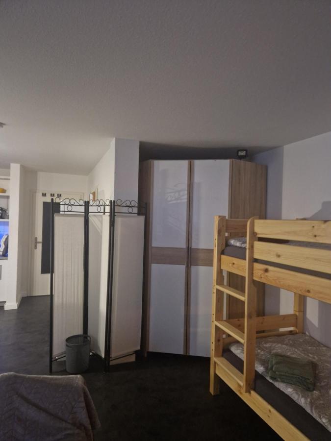 Souterrain-Wohnung Mit Kostenlosem Stellplatz Leipzig Bagian luar foto