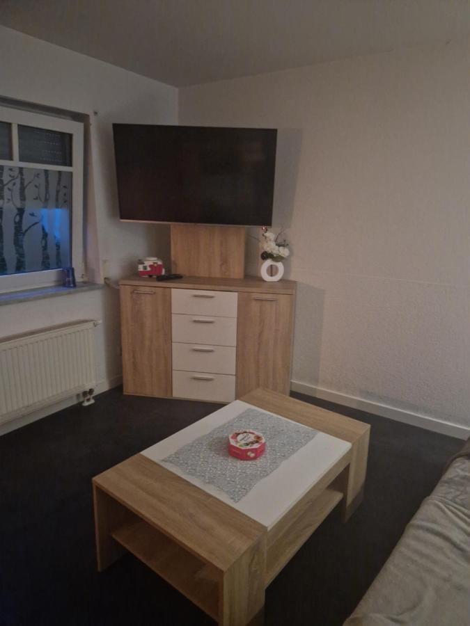 Souterrain-Wohnung Mit Kostenlosem Stellplatz Leipzig Bagian luar foto