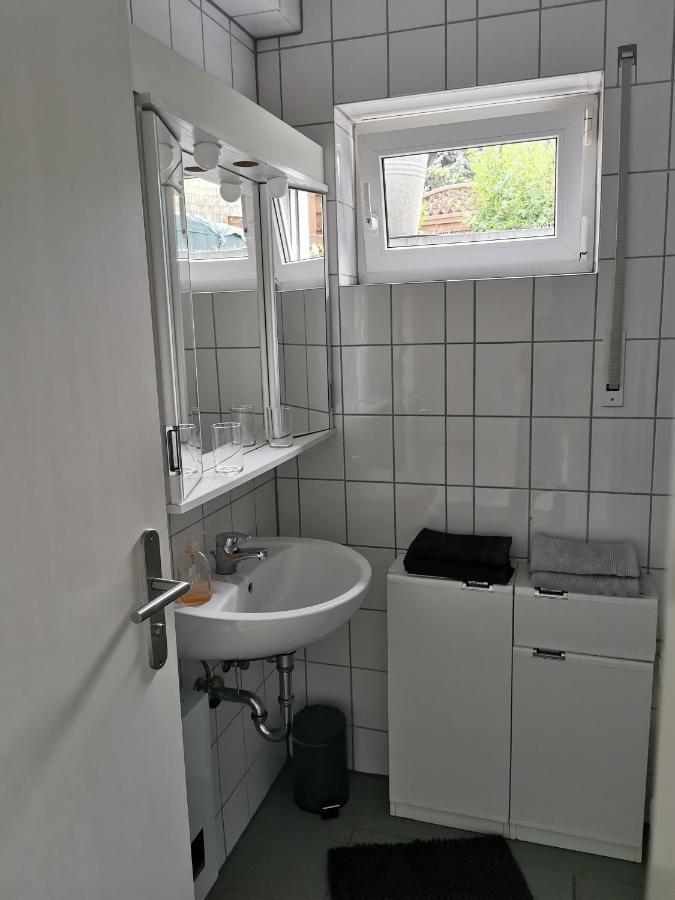 Souterrain-Wohnung Mit Kostenlosem Stellplatz Leipzig Bagian luar foto