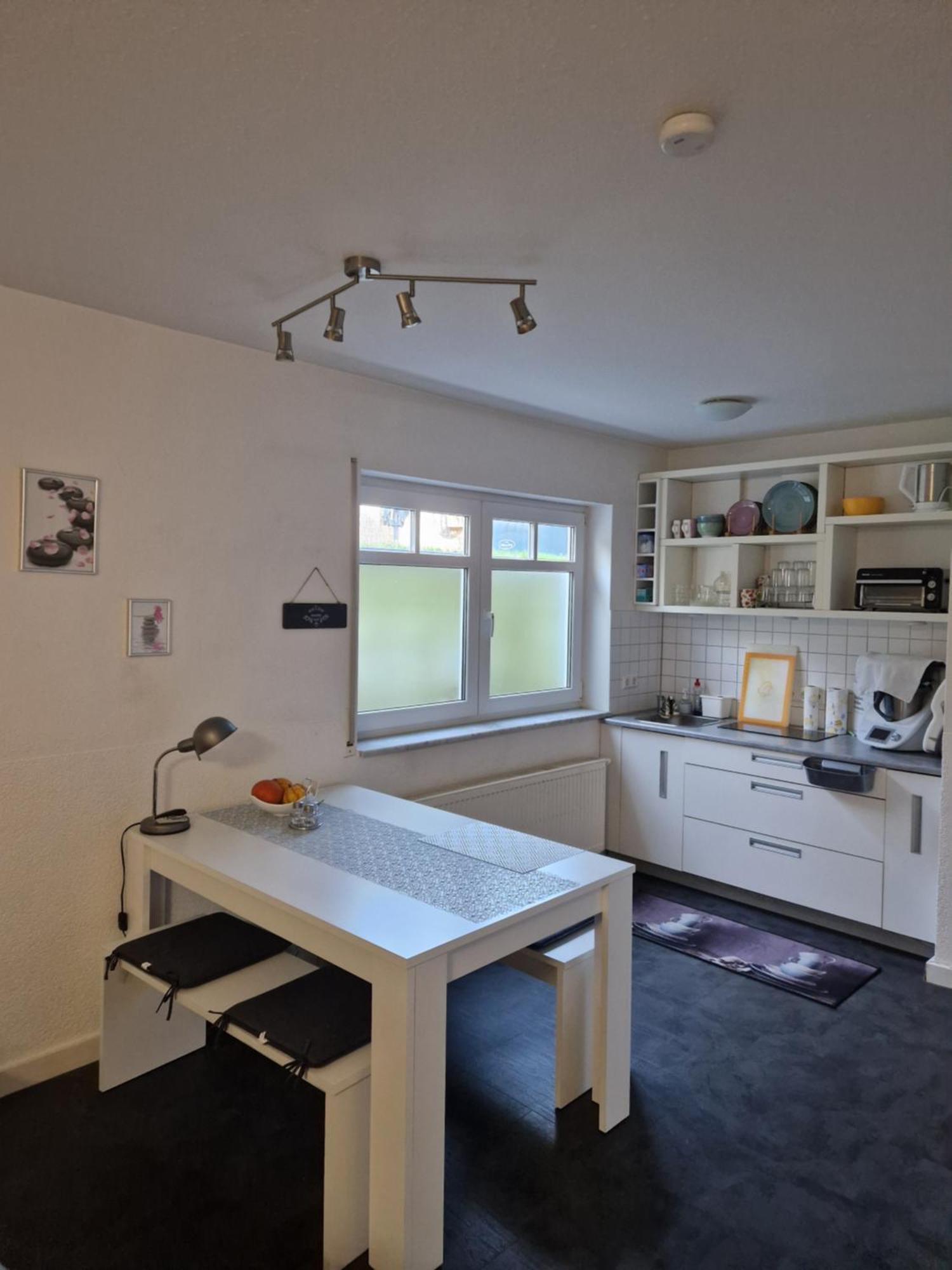 Souterrain-Wohnung Mit Kostenlosem Stellplatz Leipzig Bagian luar foto