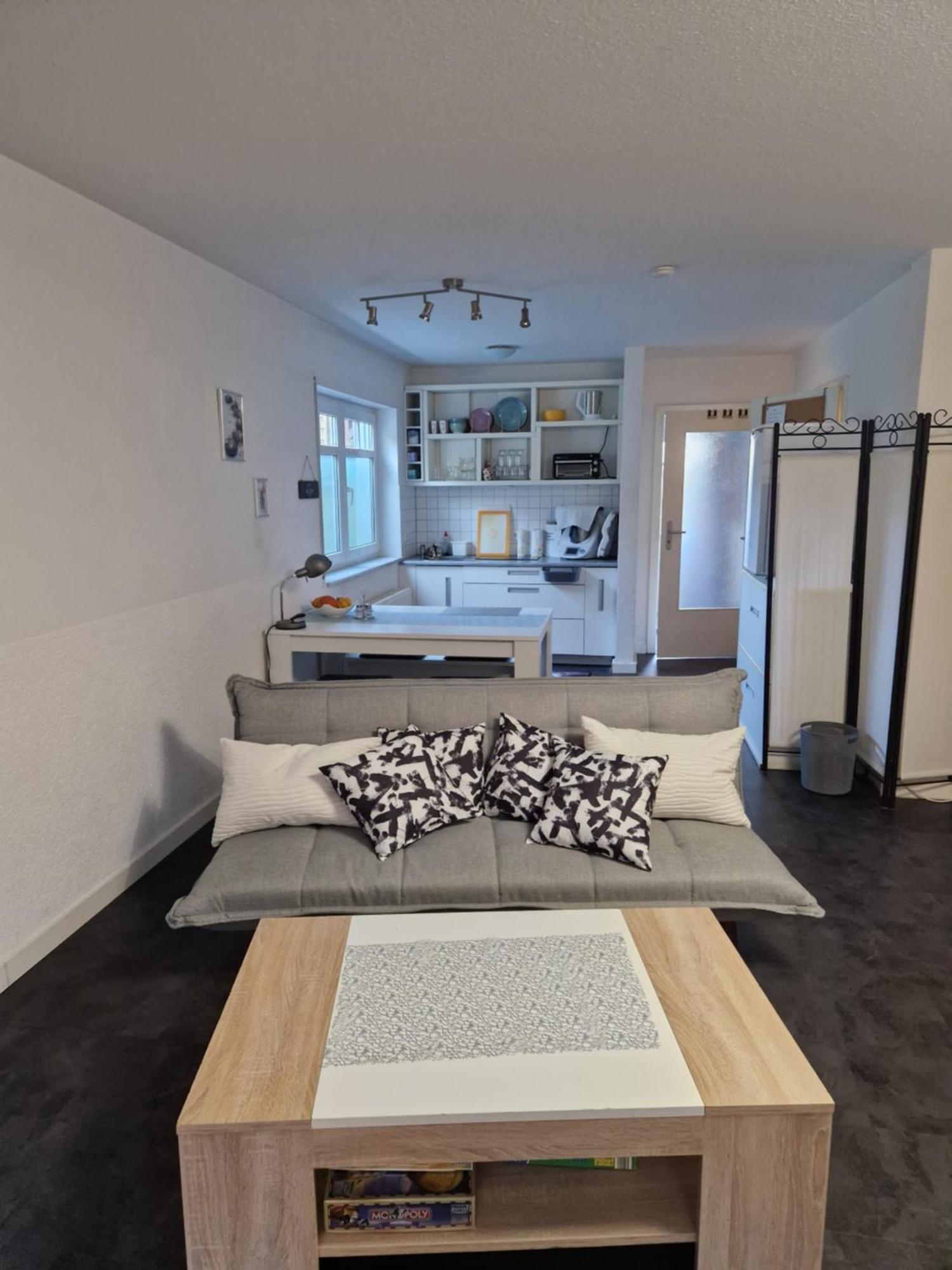 Souterrain-Wohnung Mit Kostenlosem Stellplatz Leipzig Bagian luar foto