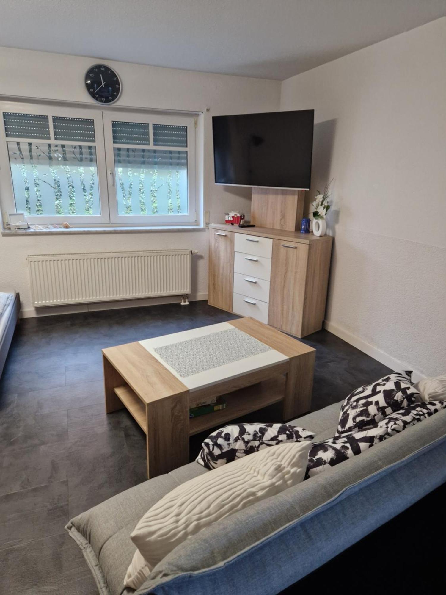 Souterrain-Wohnung Mit Kostenlosem Stellplatz Leipzig Bagian luar foto